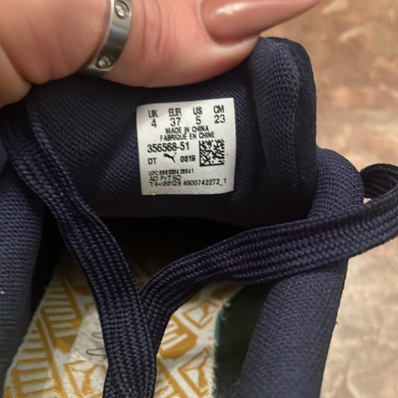 EUC Puma sneakers - Picture 8 of 11